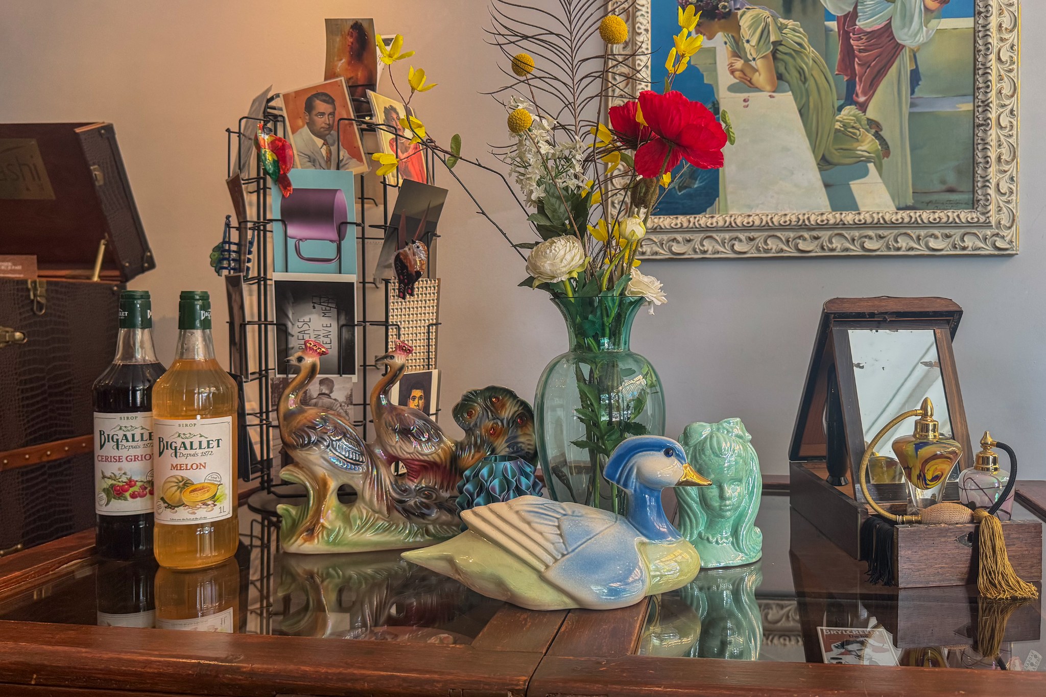 Vintage vondsten en decoratie bij ZIJN KELDER in kapsalon Haarliefde Rotterdam